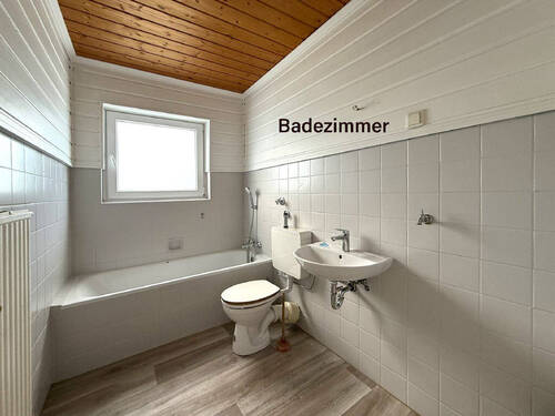Badezimmer - Etagenwohnung mit 62,00 m² in Wilhelmshaven-Fedderwardergroden zur Miete