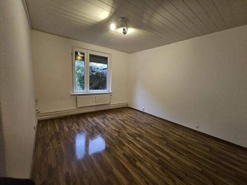 Schlafzimmer - 3 Zimmer Etagenwohnung zur Miete in Tackesdorf