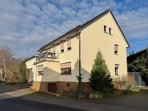 Straßenansicht - 7 Zimmer Bauernhaus, Landhaus zum Kaufen in Hachenburg VG