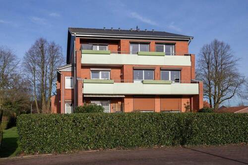Hausansicht - Wunderschöne und lichtdurchflutete 2 Zimmer-Wohnung mit Balkon