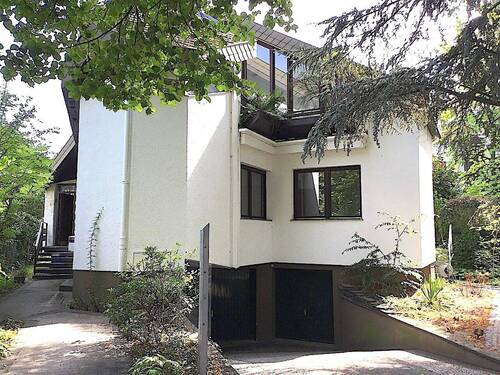 Ansicht mit Eingangsbereich.jpeg - Architektonisches Highlight: Wohnen u. Arbeiten unter einem Dach in getrennten Einheiten, hell u. mit außergewöhnlichem Grundriss!