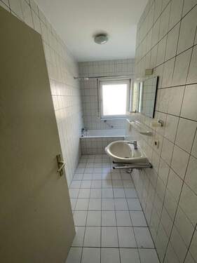 Bad von Diele - Etagenwohnung mit 61,70 m&sup2; in Kirchheimbolanden zur Miete