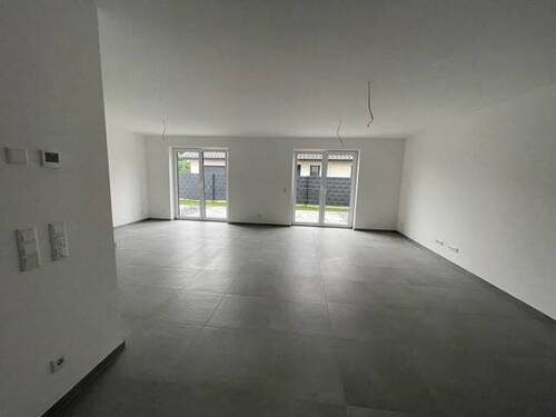 01.jpg - 5 Zimmer Doppelhaushälfte zur Miete in Leopoldshöhe