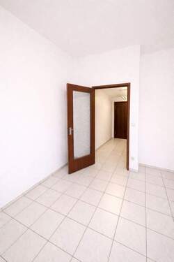 Wohnraum und Küchenbereich - 1 Zimmer Etagenwohnung zum Kaufen in München