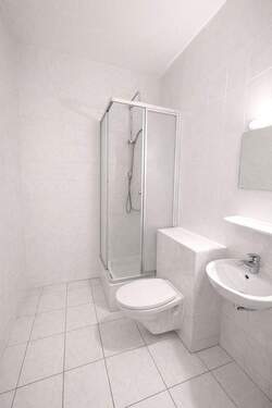 Bad - 1 Zimmer Etagenwohnung in München