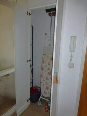 Abstellkammer in Eingangsdiele - 