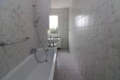 Beispiel Bad mit Wanne - 3 Zimmer Etagenwohnung in Freiberg