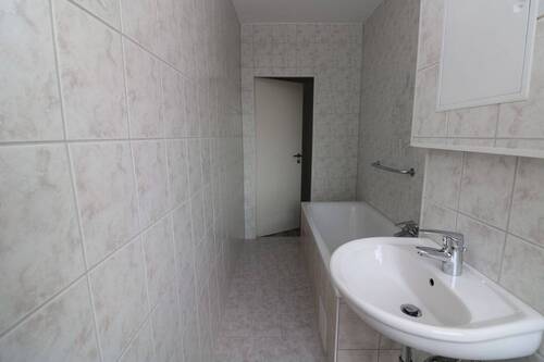 Beispiel Bad mit Wanne - Etagenwohnung mit 58,30 m&sup2; in Freiberg zur Miete