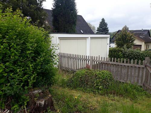 Doppelgarage im Garten - 
