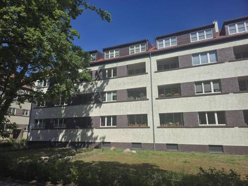 Straßenansicht - Moderne 3-Raumwohnung im gehobenen Neubau-Standard