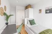 Zimmer 4 (2).jpg - **PERLACH! Frisch saniertes Balkon-Zimmer in 5er WG ab sofort bezugsfrei!
