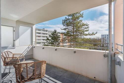 Zimmer 4 Balkon.jpg - andere Wohnungstypen mit 10,00 m² in München zur Miete