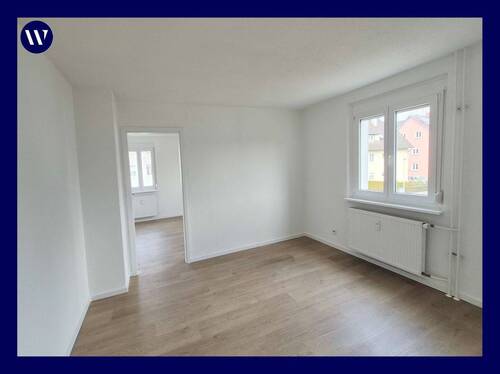Wohnen - **Direkt einziehen** Modernisierte 2-Zimmer-Wohnung + Tageslichtbad mit Wanne + Vinyl-Boden