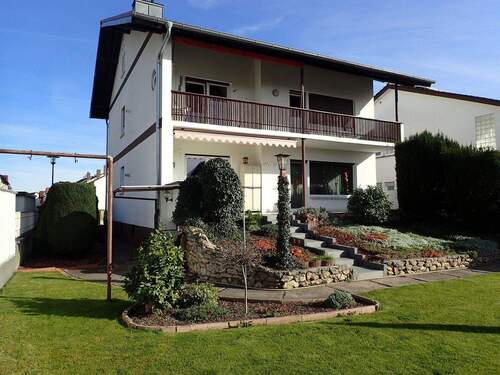 Rückansicht - attraktives Zweifamilien- Mehrgenerationshaus