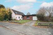 Straßenansicht - Einfamilienhaus in Neumünster mit großem Grundstück und viel Potenzial zur individuellen Gestaltung