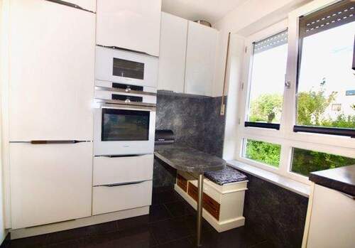 Qualitaitive weiße Einbauküche - Etagenwohnung mit 72,80 m&sup2; in München zum Kaufen