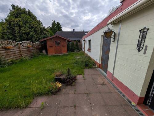 Anbau - Zugang zur Garage + Gartenhaus - 