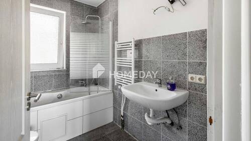 1. Badezimmer 2 - 