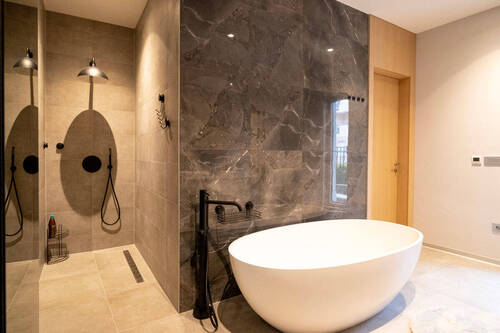 Modernes Badezimmer - 