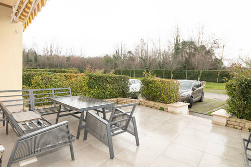 Außenansicht mit Terrasse - 