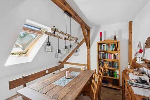 Zimmer im Dachgeschoss - 