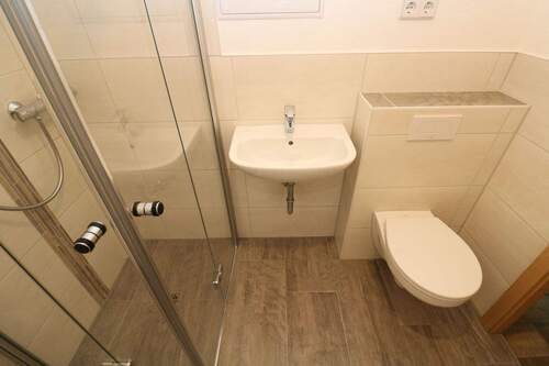 Beispiel Bad mit Dusche - 2 Zimmer Etagenwohnung in Freiberg