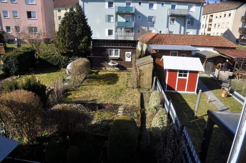 Blick in den Garten - 5 Zimmer Reihenmittelhaus zum Kaufen in Arzberg