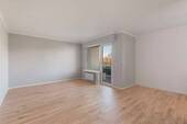 Wohnzimmer mit Balkon - 