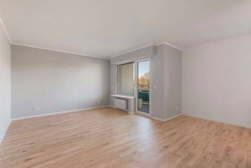 Wohnzimmer mit Balkon - 