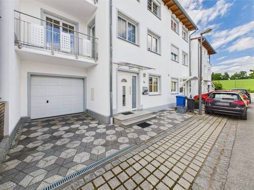 Eingang/Garage - Reihenmittelhaus mit 158,60 m² in Landshut zum Kaufen