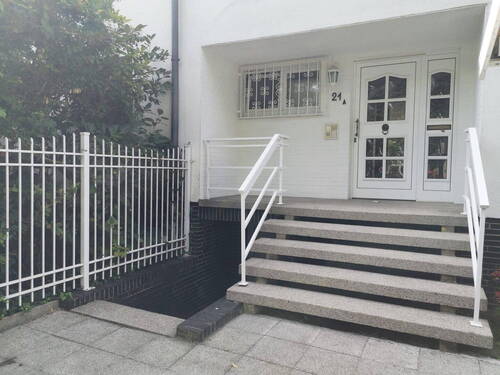 Front mit separatem Eingang - 7 Zimmer Reihenendhaus zur Miete in Hannover-Ledeburg