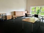 Heller Büroraum - möbliert und klimatisiert - *Neubau* Erstbezug - Ein-bis Zweiraum Büro voll möbliert