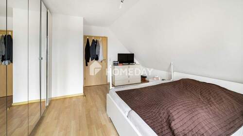 1. OG Schlafzimmer 2 - 