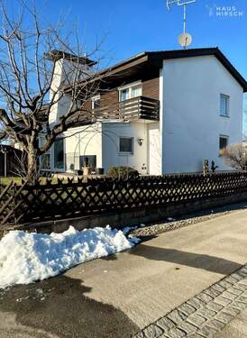 Hausansicht - Familienidyll mit Alpenblick - Charmante Doppelhaushälfte in Prutting samt Wintergarten und Kamin
