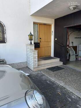 Eingang und Garage - 4 Zimmer Doppelhaushälfte zum Kaufen in Prutting