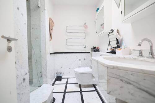 Elgeantes Duschbad mit Oberlicht - 