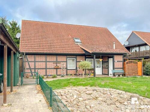 Eingangsbereich - 7 Zimmer Mehrfamilienhaus, Wohnhaus in Salzwedel OT Pretzier