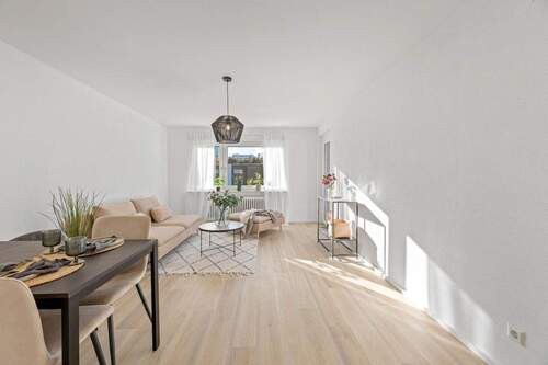 Wohn- /Esszimmer - 4 Zimmer Etagenwohnung zum Kaufen in Böblingen