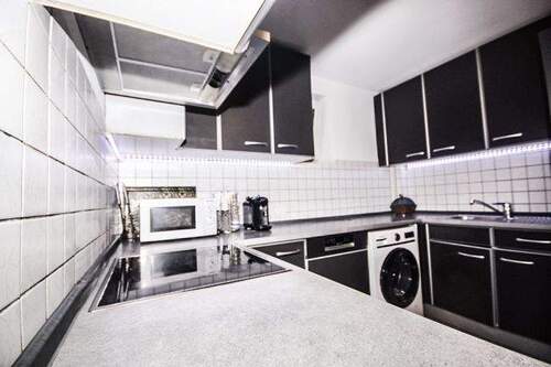 Küche mit Einbauküche - 