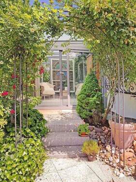 Blick Wintergarten - 5 Zimmer Einfamilienhaus zum Kaufen in Schwendi