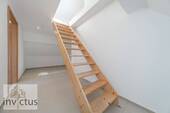 Aufgang zur Galerie - 