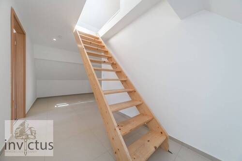 Aufgang zur Galerie - 