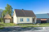 Vorderansicht - Einfamilienhaus auf großem Grundstück