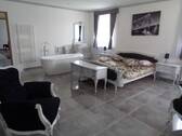 grosses Schlafzimmer mit Wannenbad - 