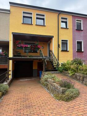 Immobilie - Charmantes Reihenhaus in ruhiger Randlage mit großem Potenzial – Ideal für Familien in Eisenberg