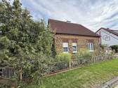 Seiten- und Vorderansicht - 5 Zimmer Einfamilienhaus in Lutherstadt Wittenberg