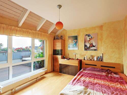 Toller Schlafbereich mit Blick auf den Balkon - Etagenwohnung mit 52,00 m&sup2; in Leinfelden-Echterdingen zum Kaufen