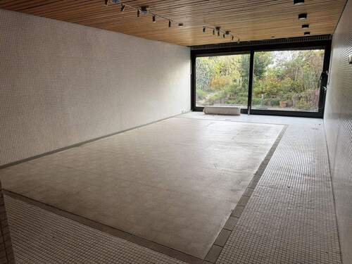 Schwimmbad im Gartengeschoss - 