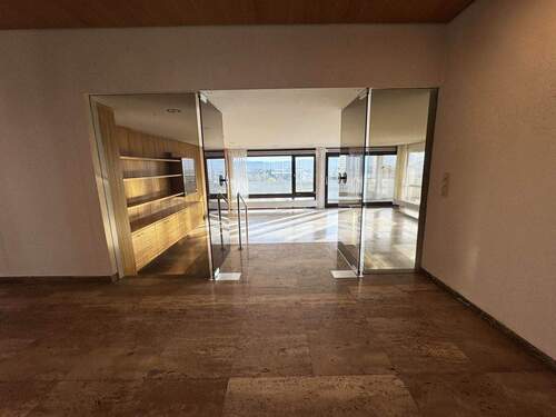 Eingangsbereich Flur - 4 Zimmer Etagenwohnung zum Kaufen in Waiblingen