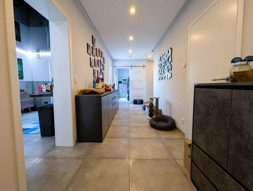 Flur - Etagenwohnung mit 146,40 m&sup2; in Mülheim an der Ruhr zum Kaufen